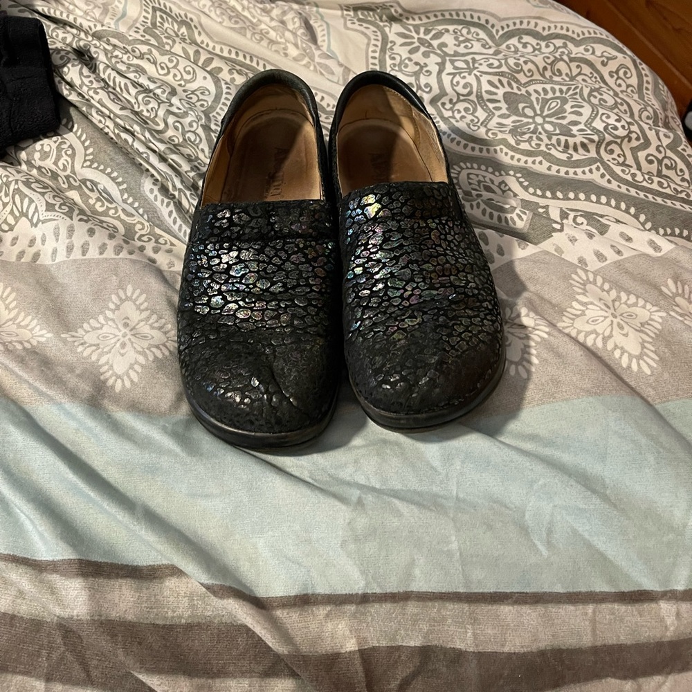 Alegria clogs